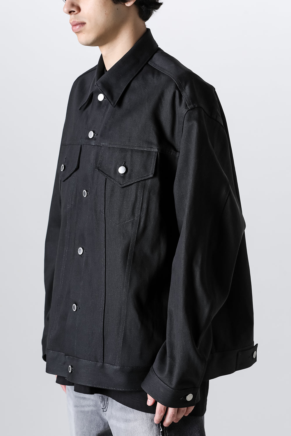 back gusset sleeve tracker jacket. black