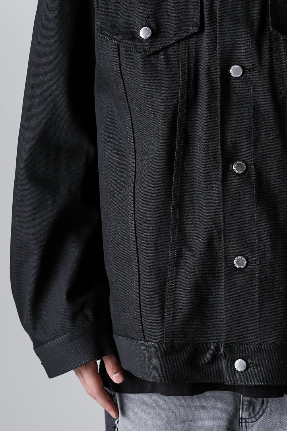 back gusset sleeve tracker jacket. black