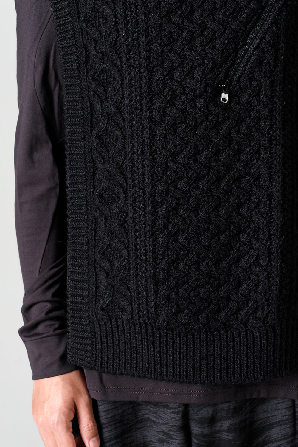reverse double zip aran pattern vest Black