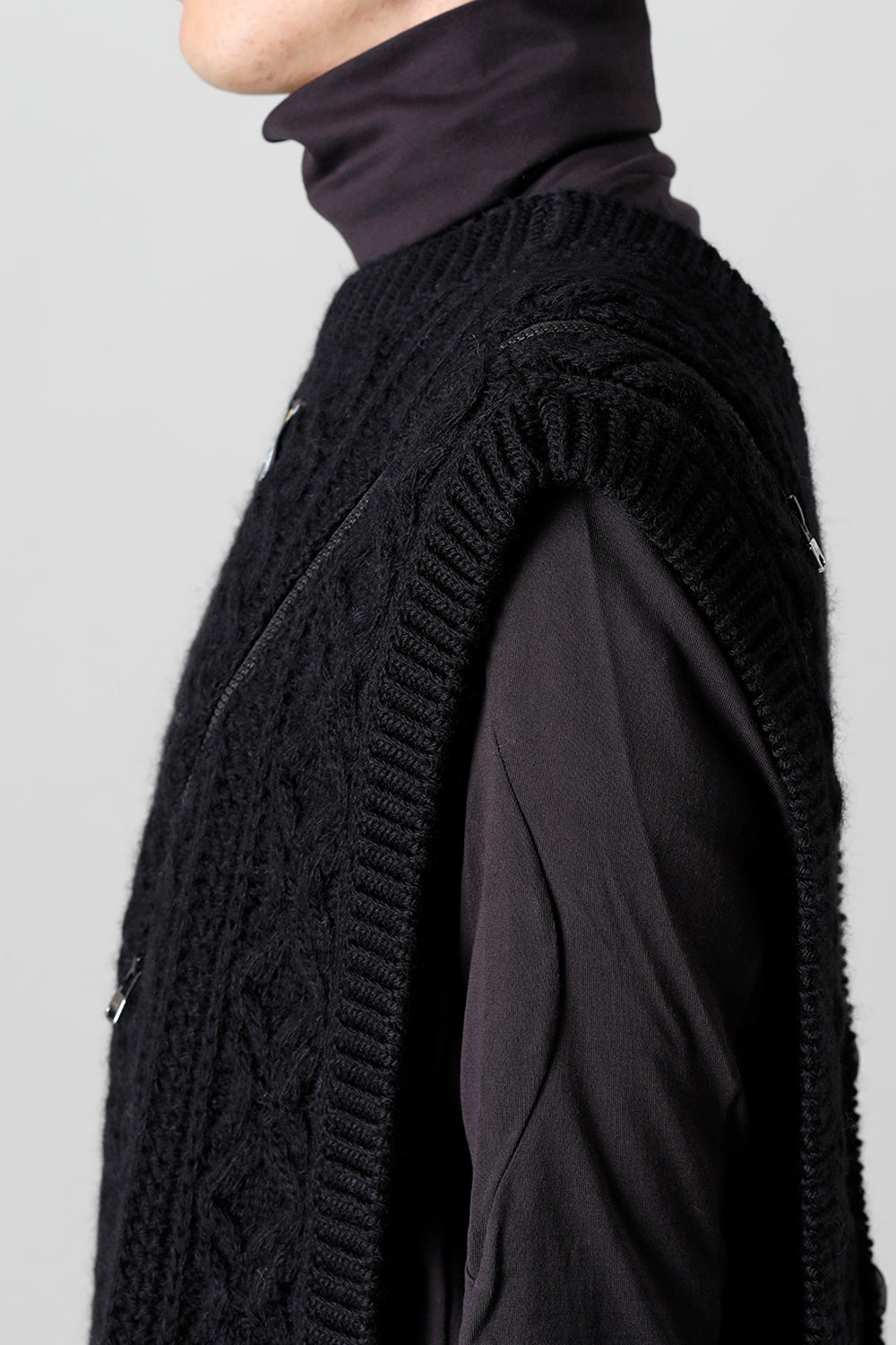 reverse double zip aran pattern vest Black