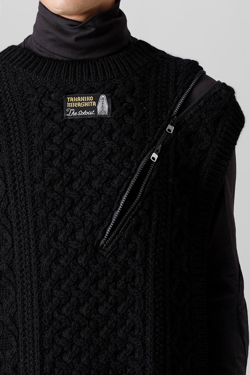 reverse double zip aran pattern vest Black