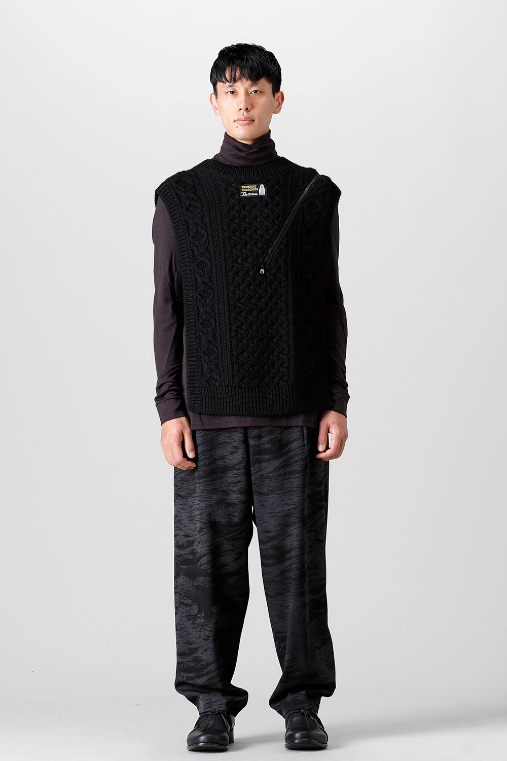 reverse double zip aran pattern vest Black