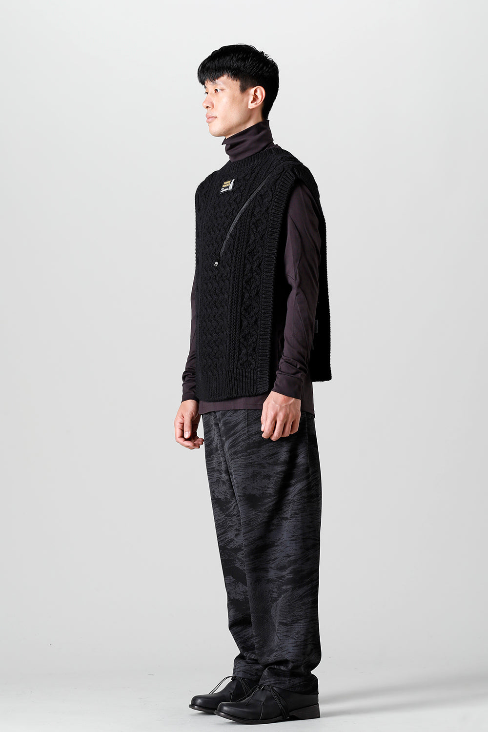 reverse double zip aran pattern vest Black