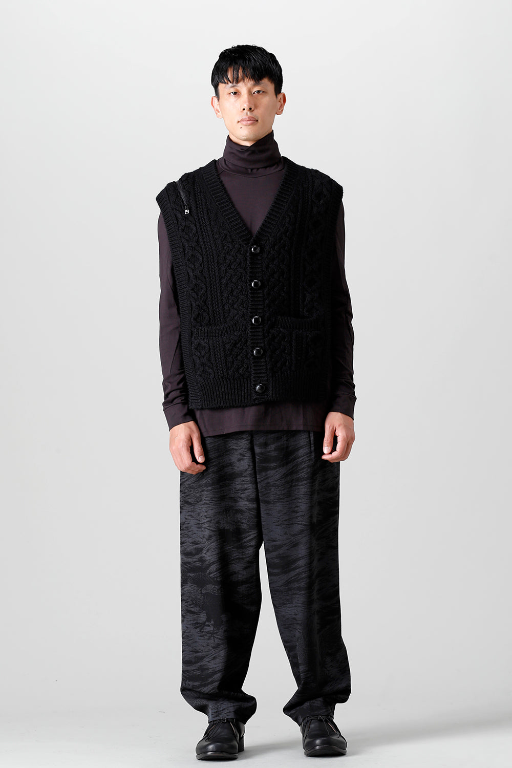 reverse double zip aran pattern vest Black