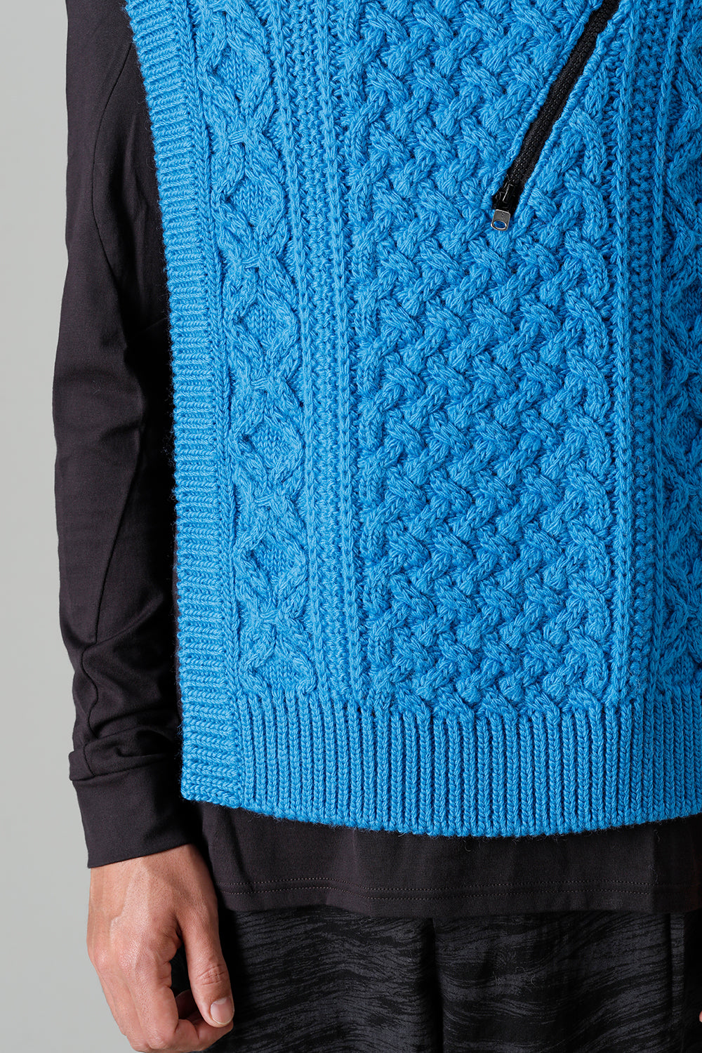 reverse double zip aran pattern vest L.Blue