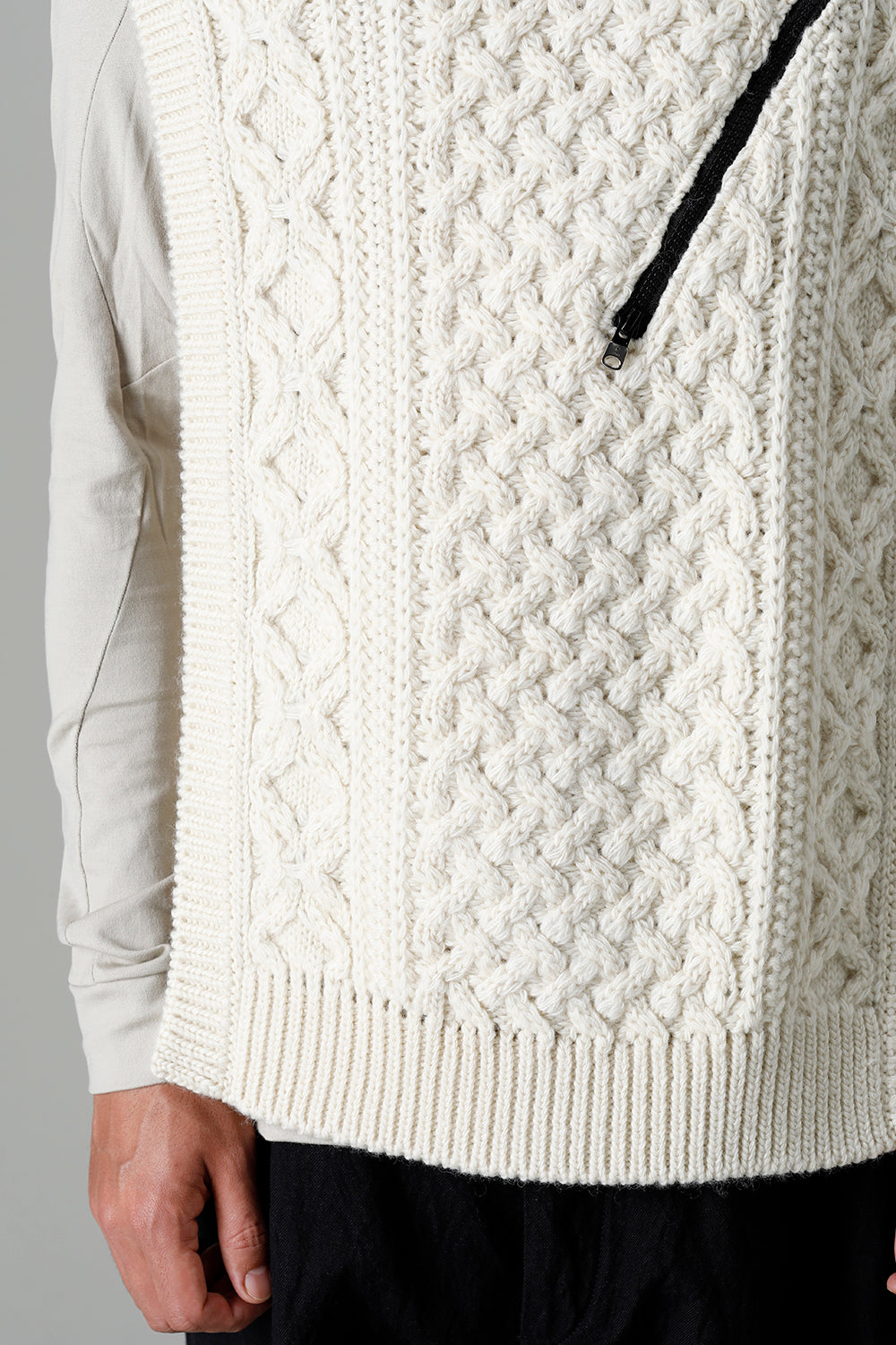 reverse double zip aran pattern vest White