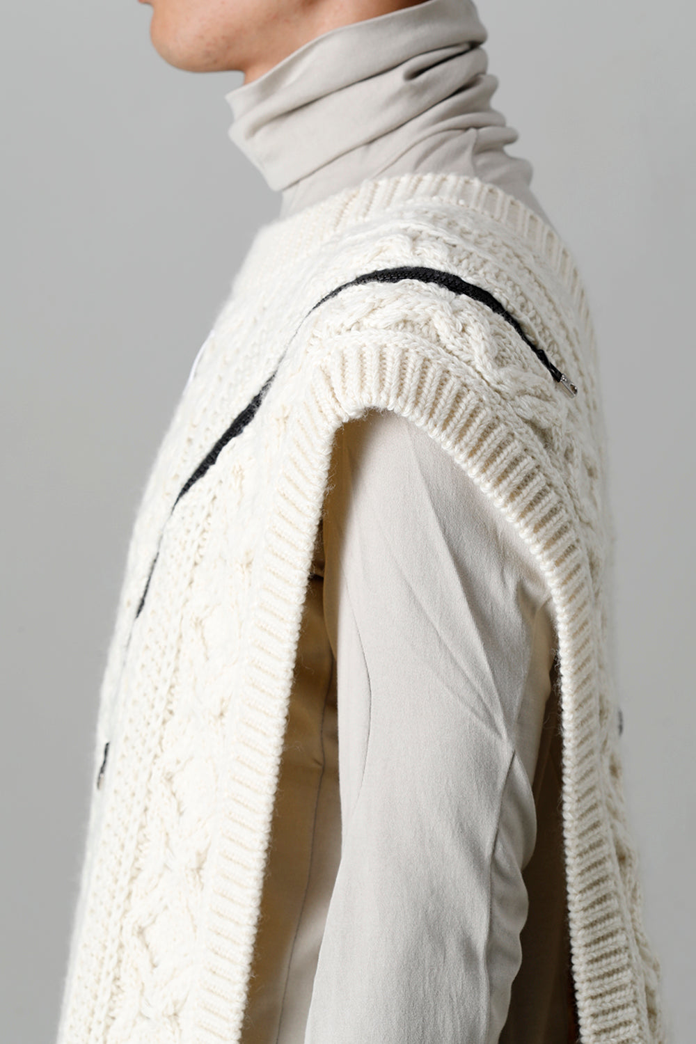 reverse double zip aran pattern vest White