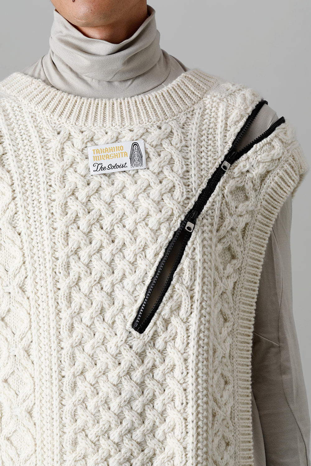 reverse double zip aran pattern vest White