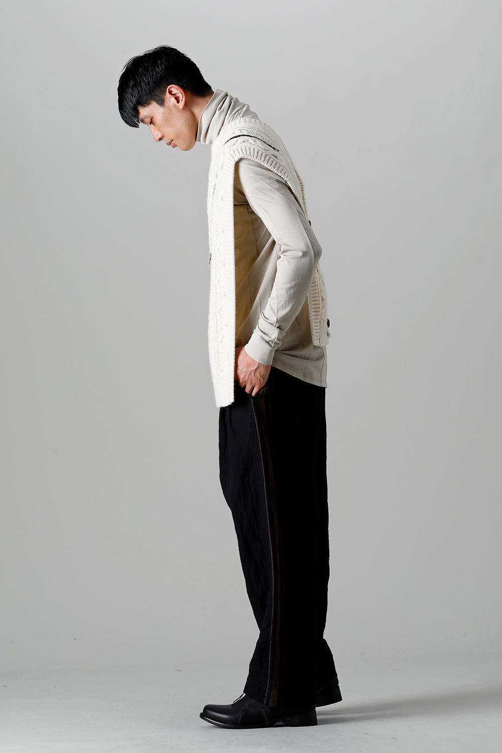 reverse double zip aran pattern vest White