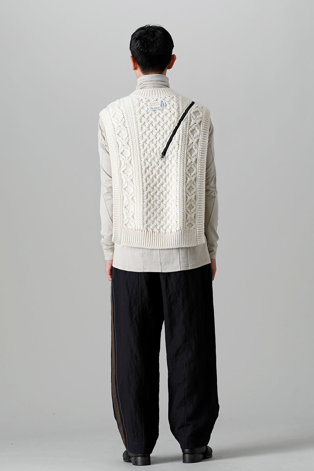 reverse double zip aran pattern vest White