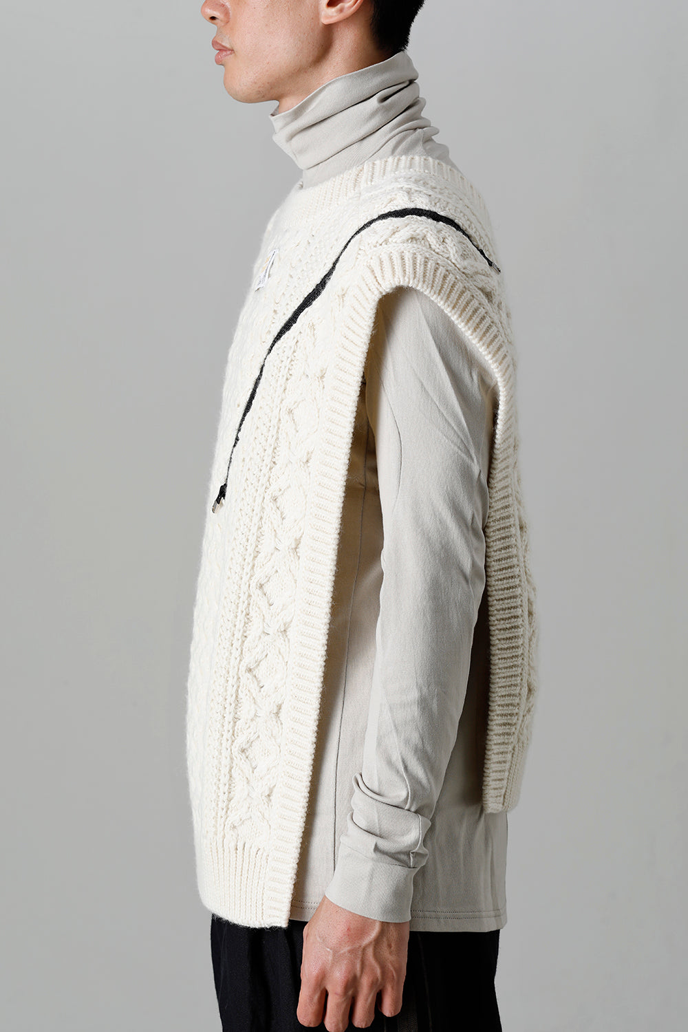 reverse double zip aran pattern vest White