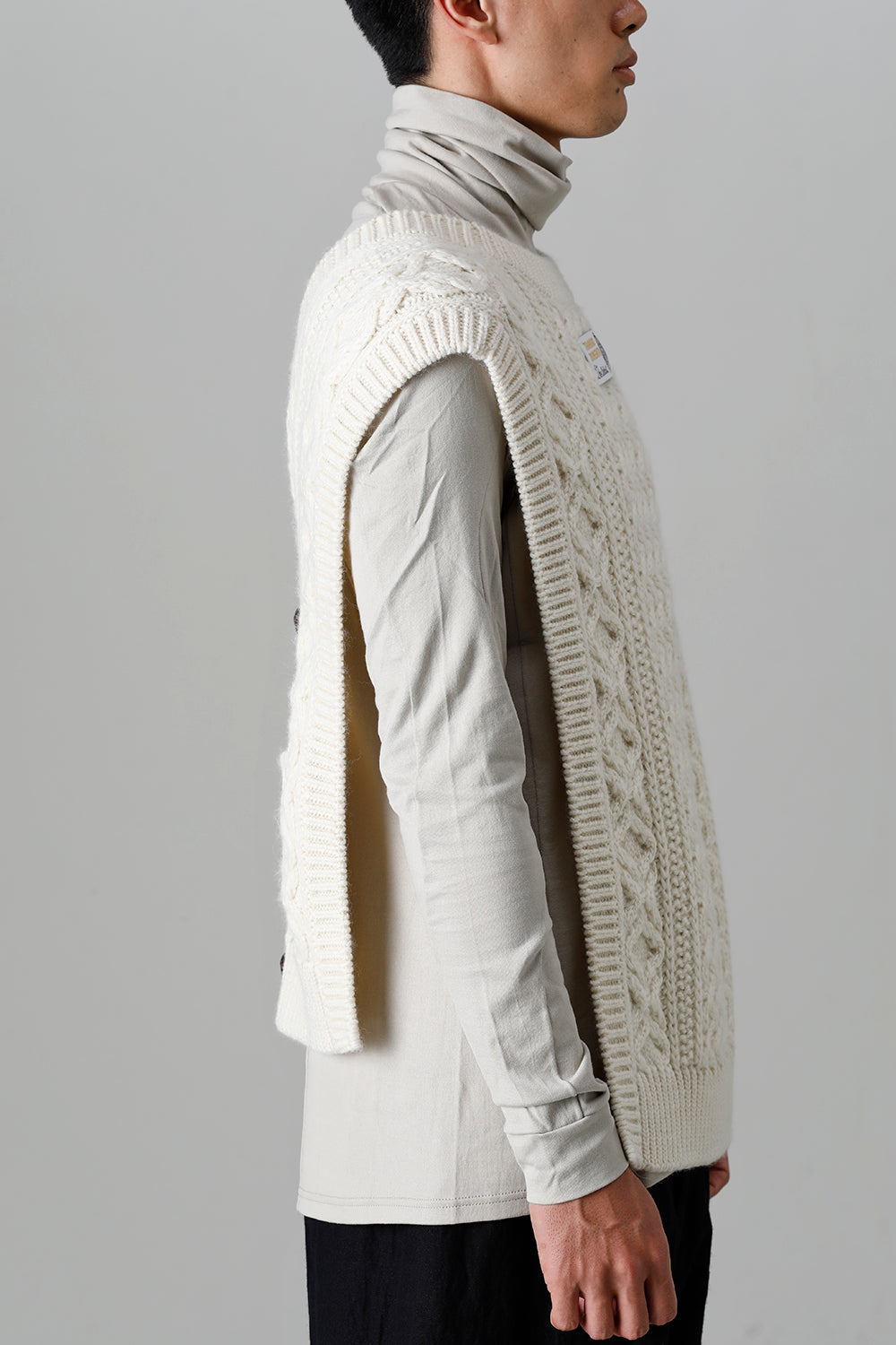 reverse double zip aran pattern vest White