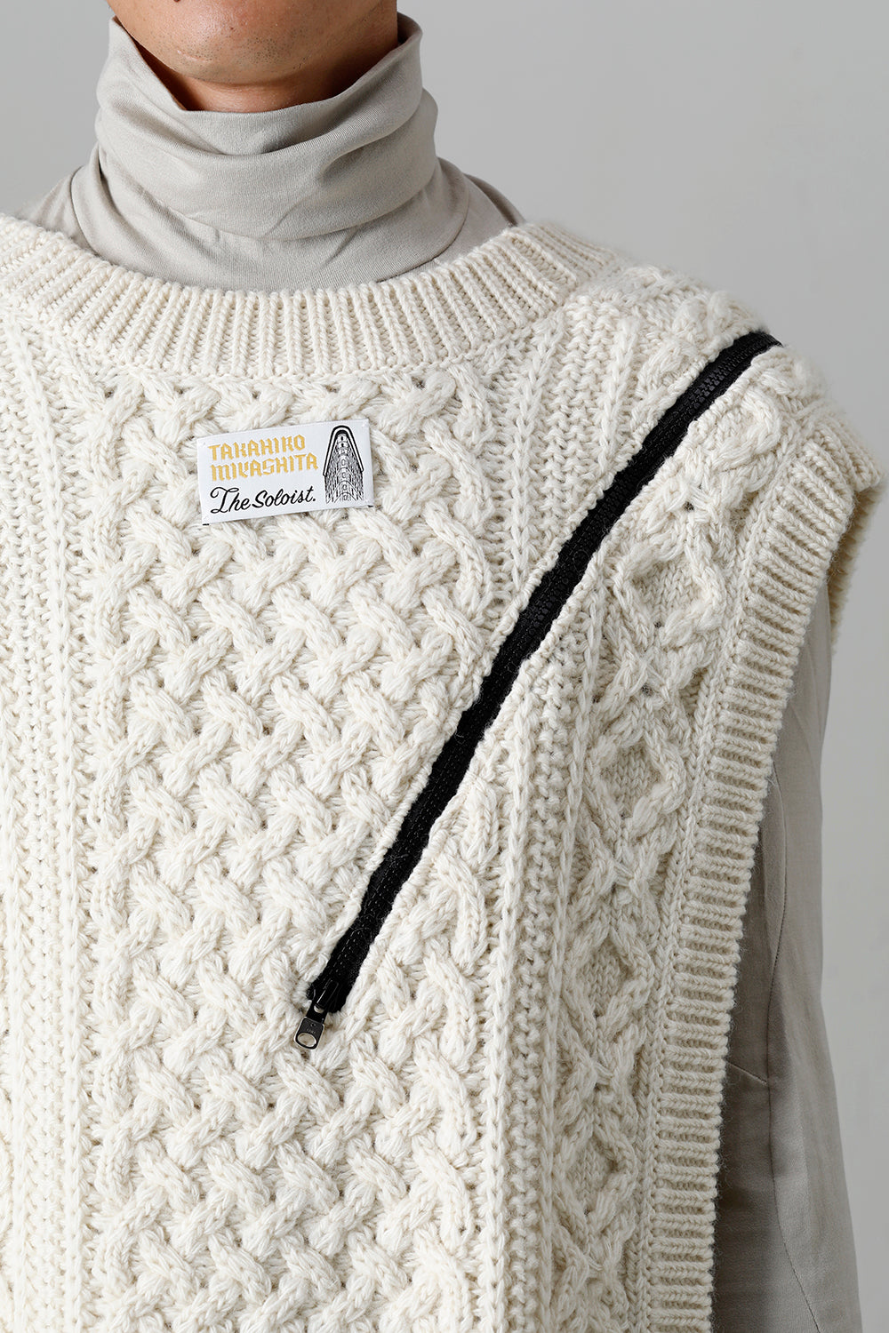reverse double zip aran pattern vest White