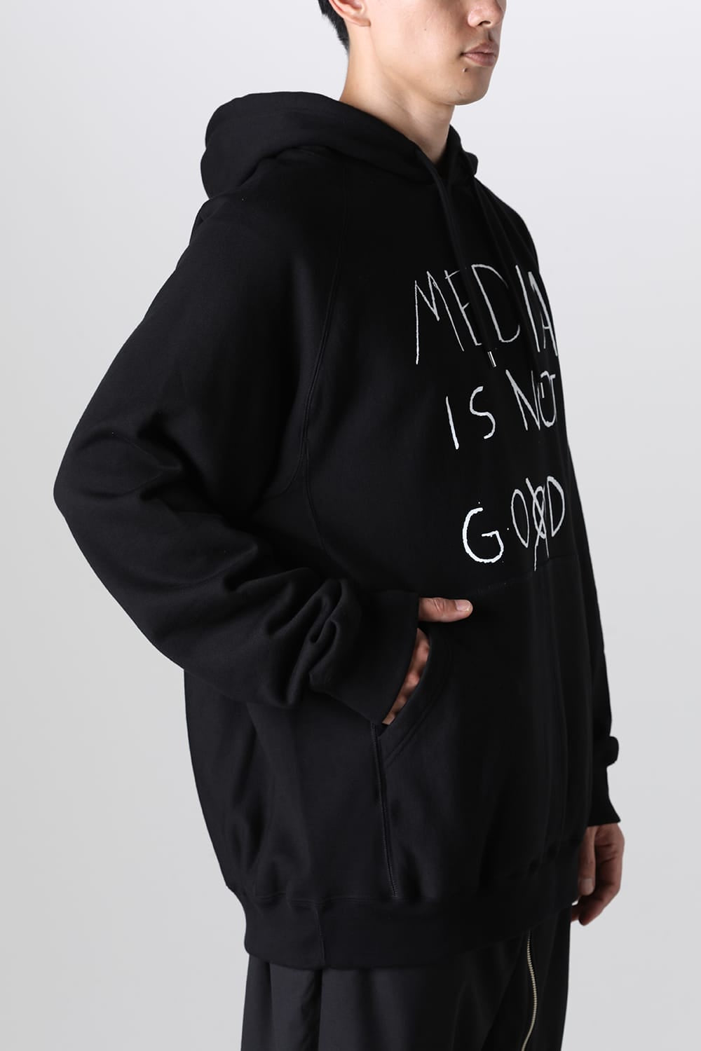 Oversized hoodie (media is not go⨂d. type 2)