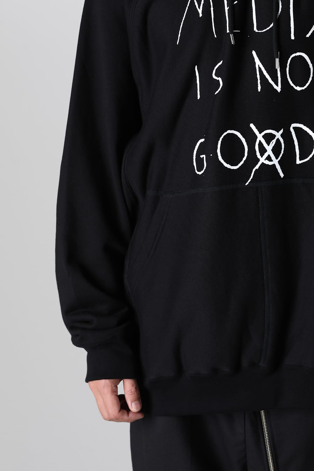 Oversized hoodie (media is not go⨂d. type 2)