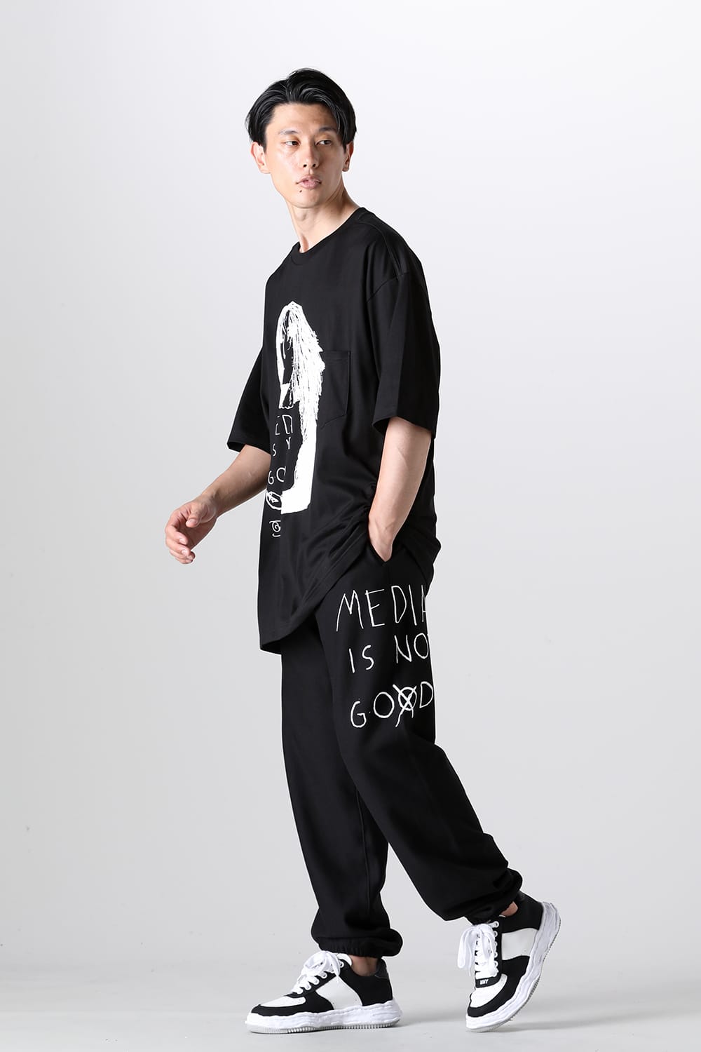 Jogger pants (media is not go⨂d. type 2)