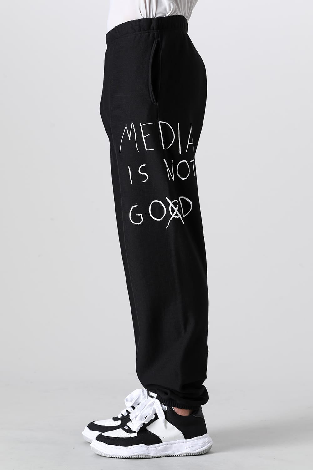 Jogger pants (media is not go⨂d. type 2)
