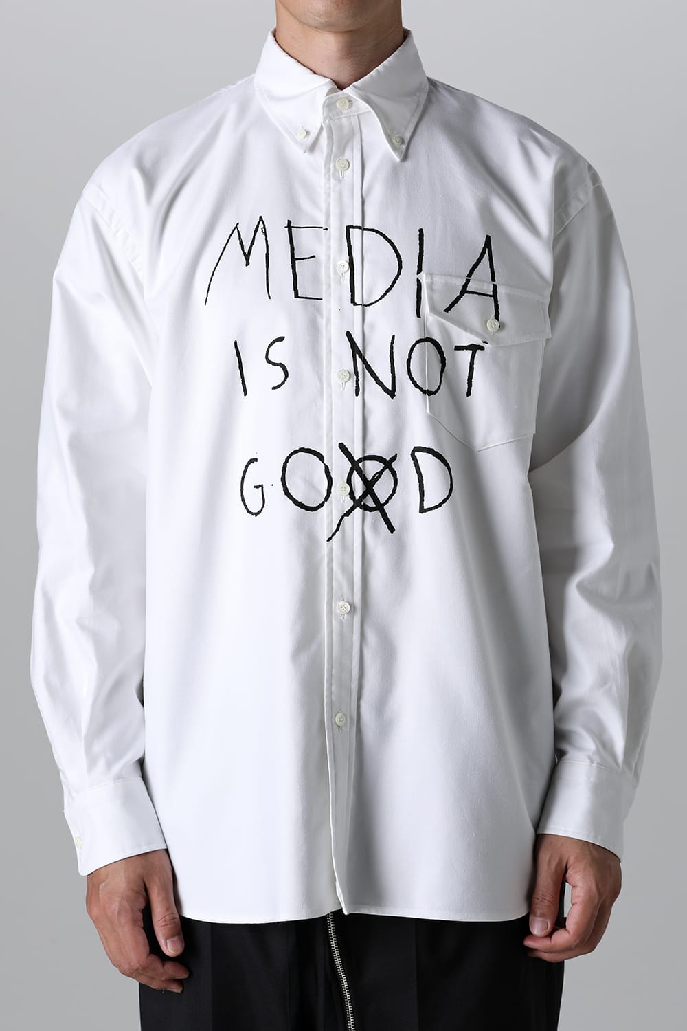 Button down Shirt. White (media is not go⨂d. type 2)