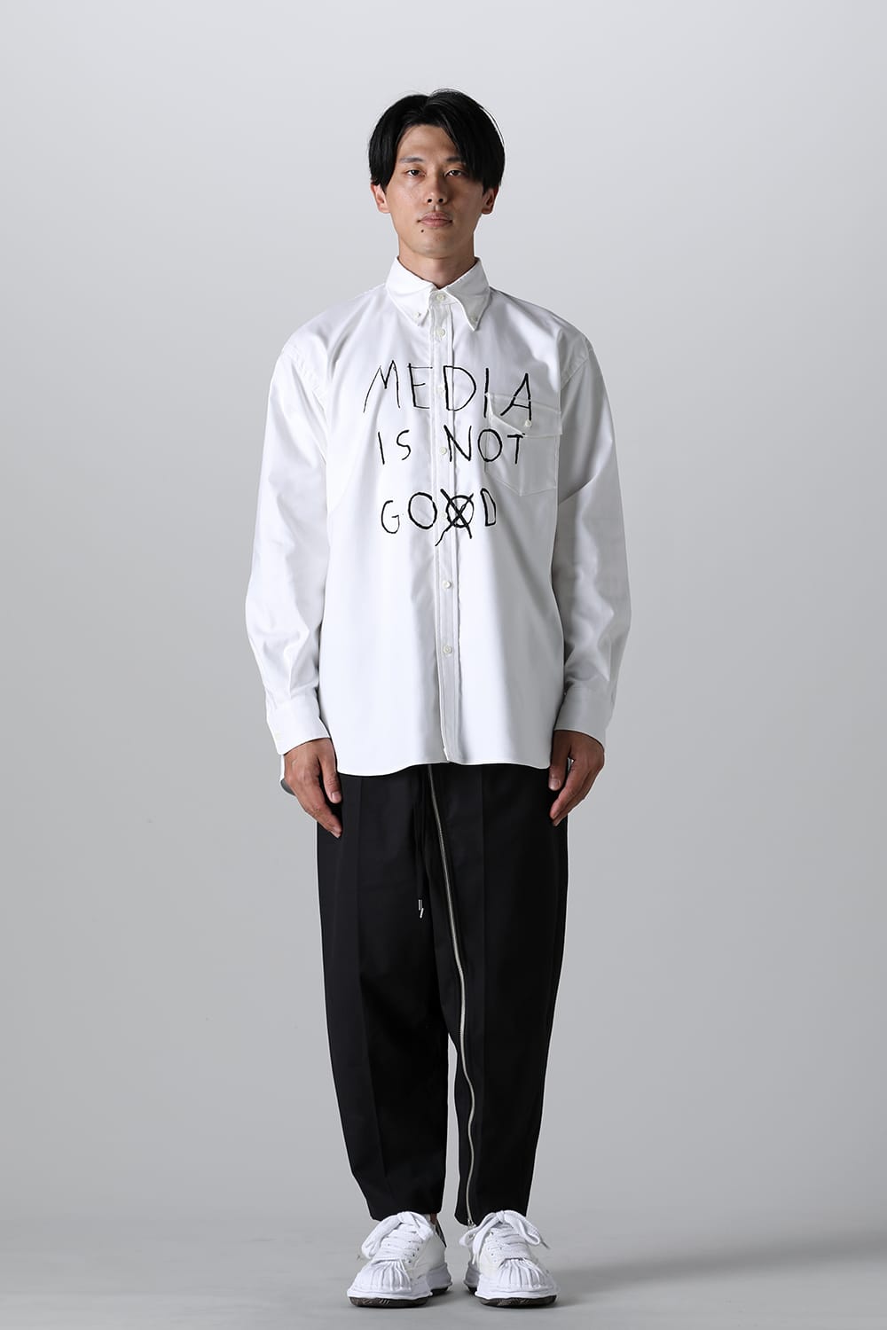 Button down Shirt. White (media is not go⨂d. type 2)