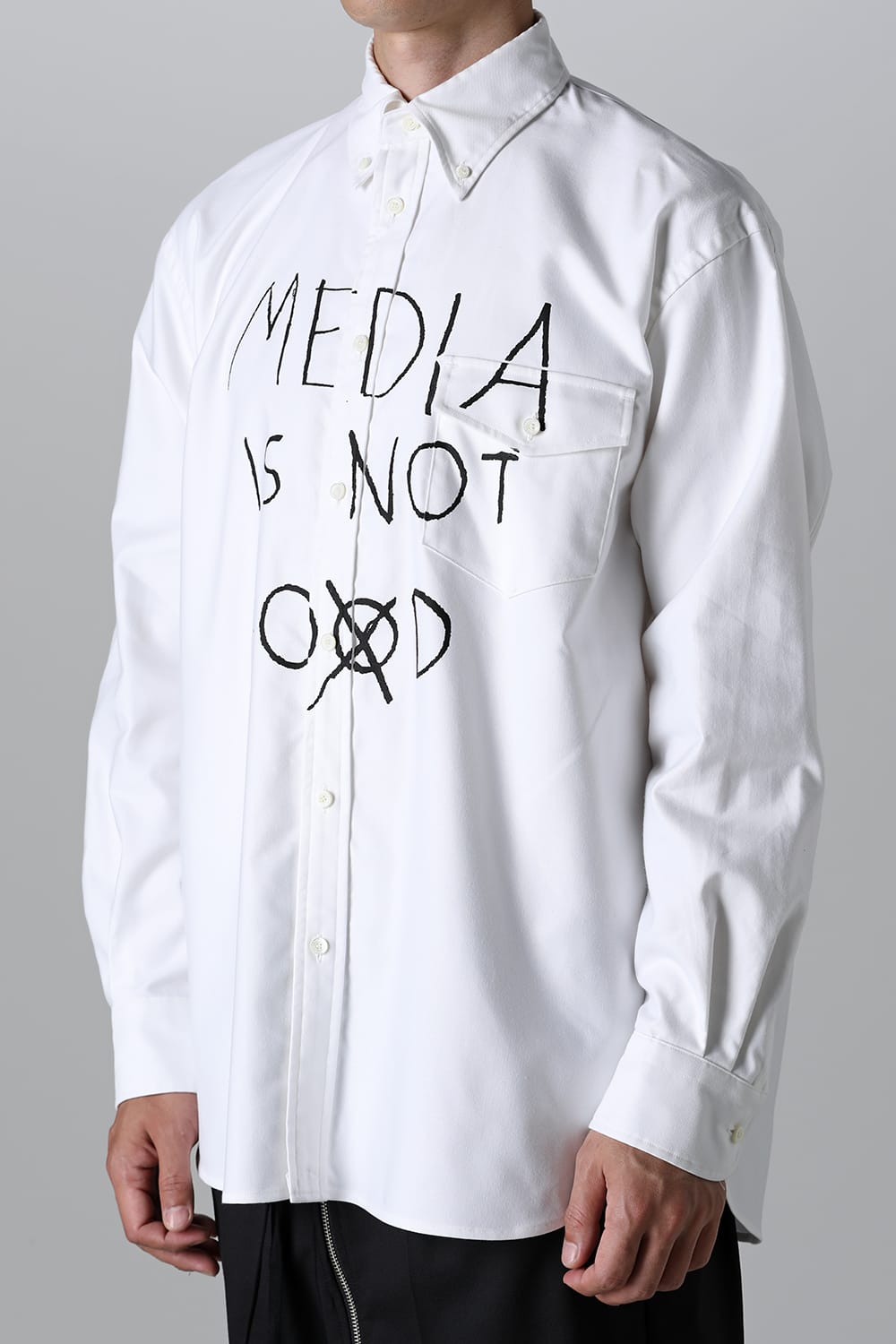 Button down Shirt. White (media is not go⨂d. type 2)