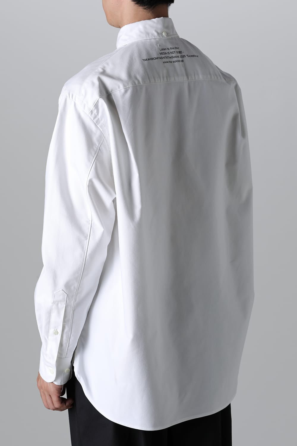 Button down Shirt. White (media is not go⨂d. type 2)