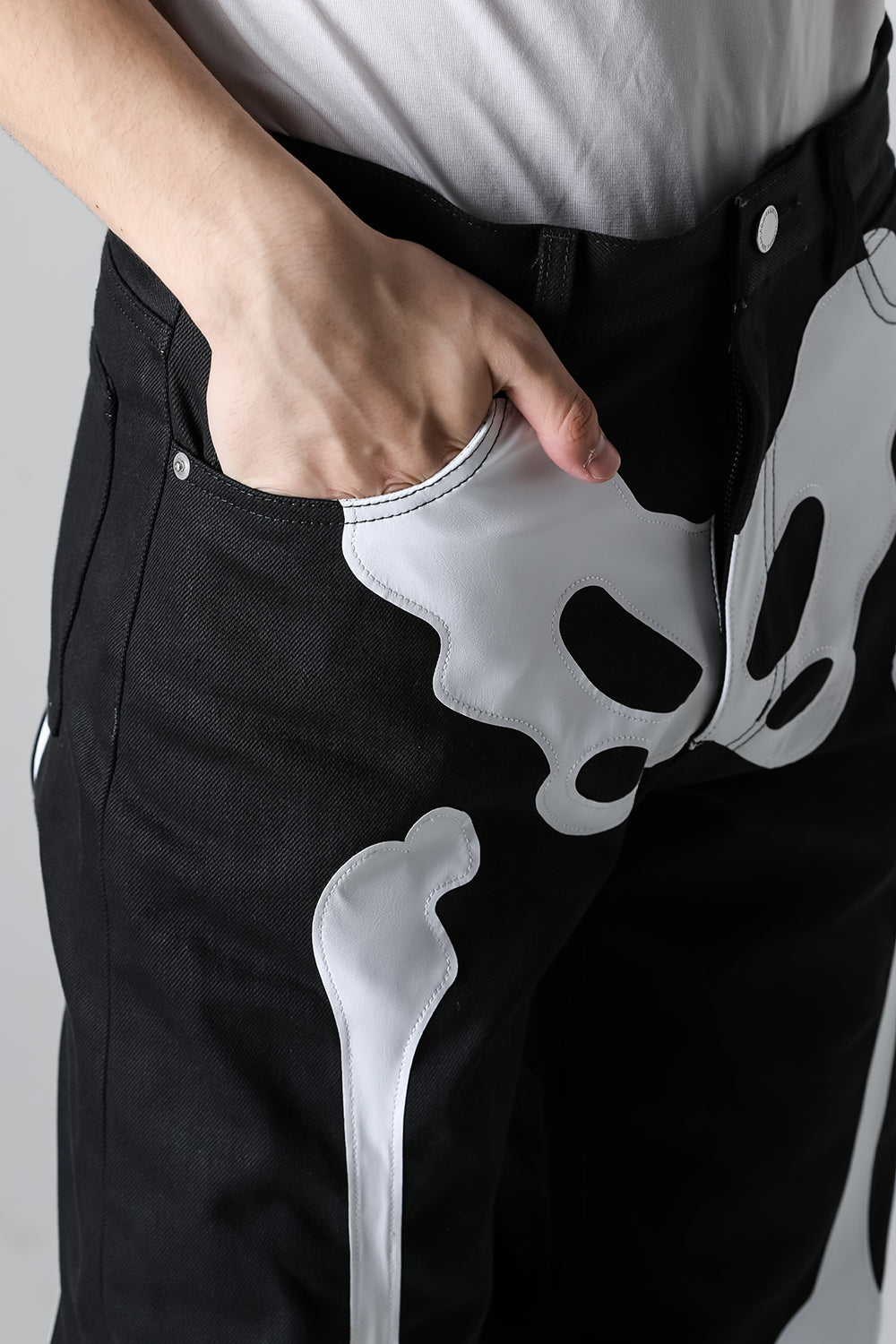 ルーズフィットジーン（ボーン） ブラック x ホワイト ボーン