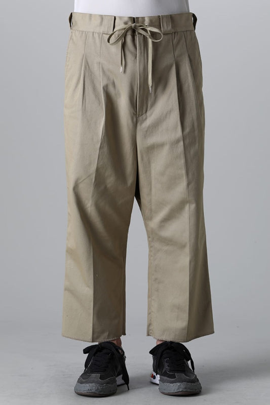 side tape adjustable length 2 tucks work pant. Khaki x Red