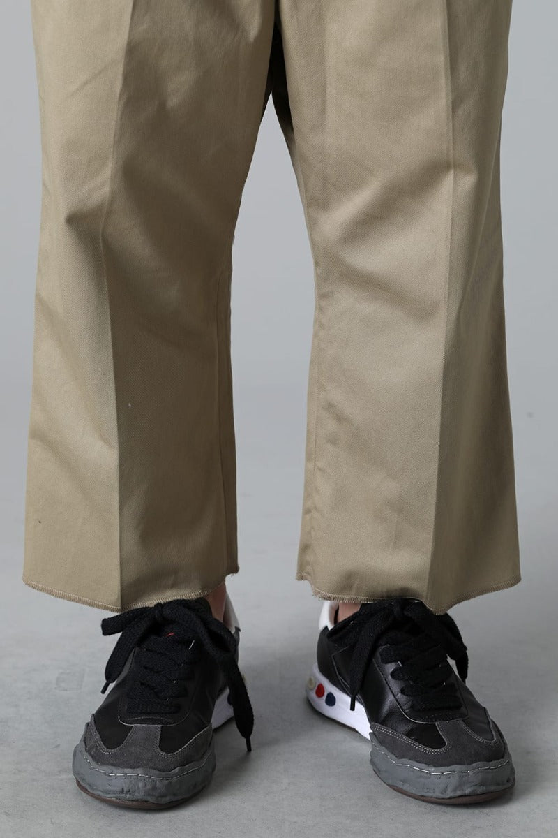 side tape adjustable length 2 tucks work pant. Khaki x Red