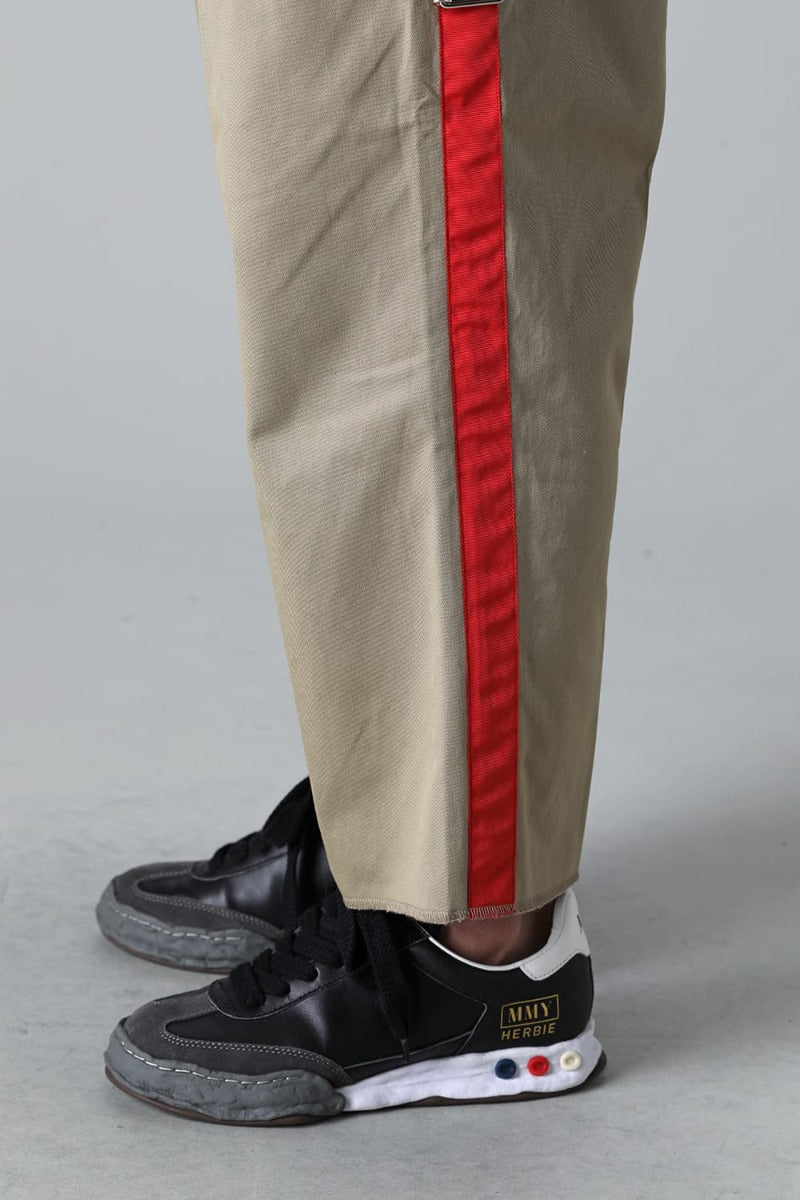 side tape adjustable length 2 tucks work pant. Khaki x Red