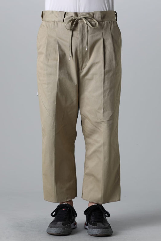 side tape adjustable length 2 tucks work pant. Khaki x White