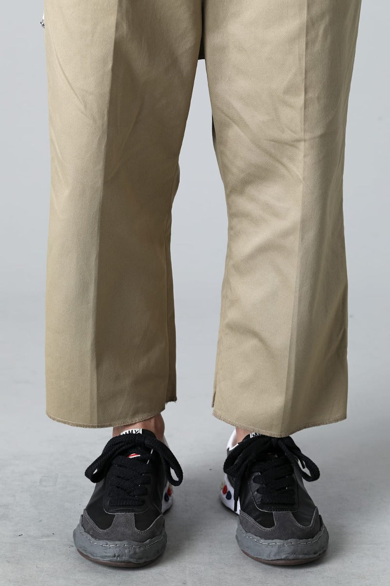 side tape adjustable length 2 tucks work pant. Khaki x White