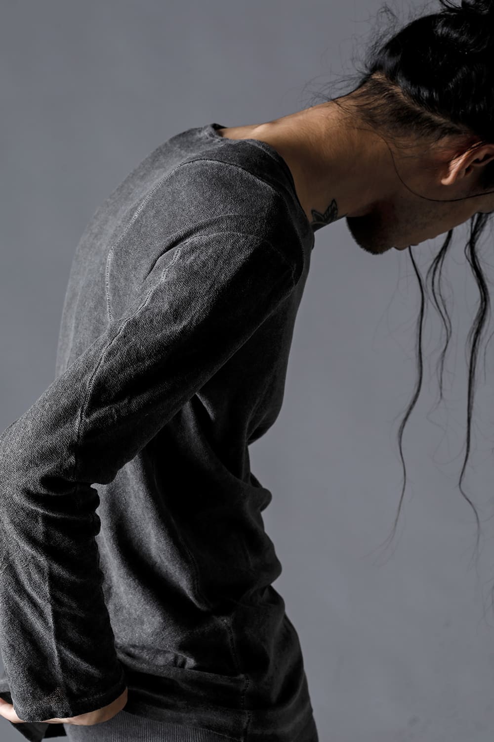 ローゲージコットンジャージーコールドダイロングスリーブTシャツ チャコール