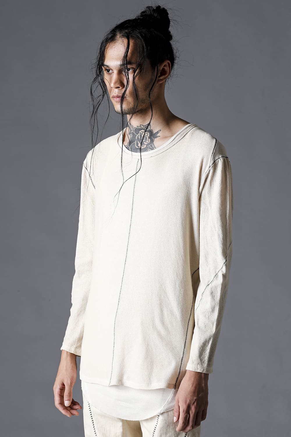 ローゲージコットンジャージーコールドダイロングスリーブTシャツ ダスティホワイト