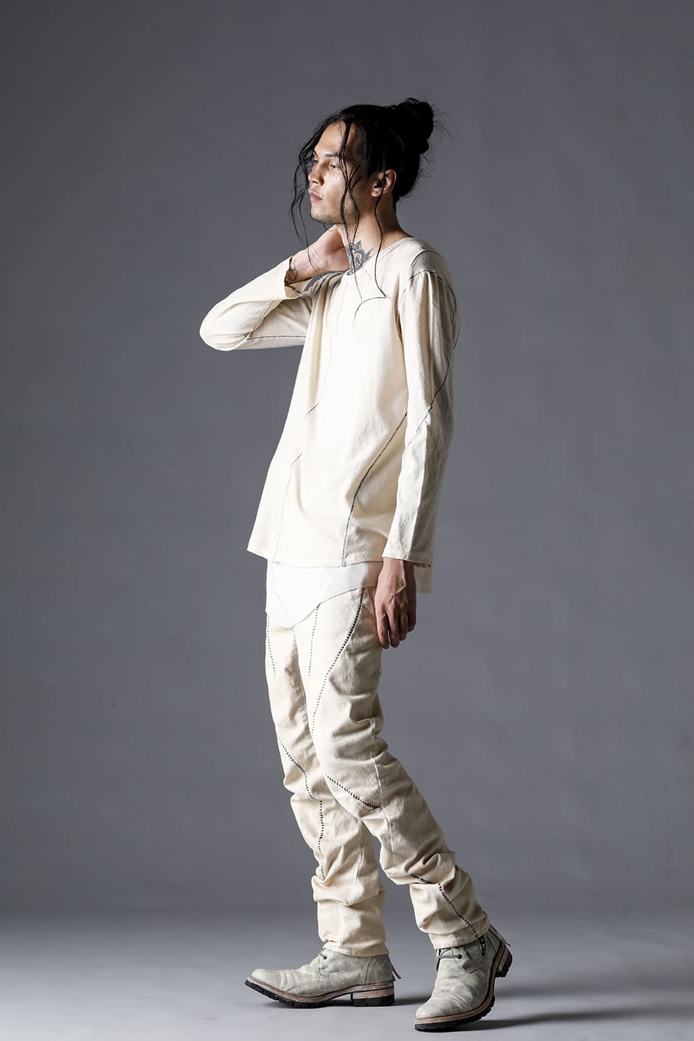 ローゲージコットンジャージーコールドダイロングスリーブTシャツ ダスティホワイト