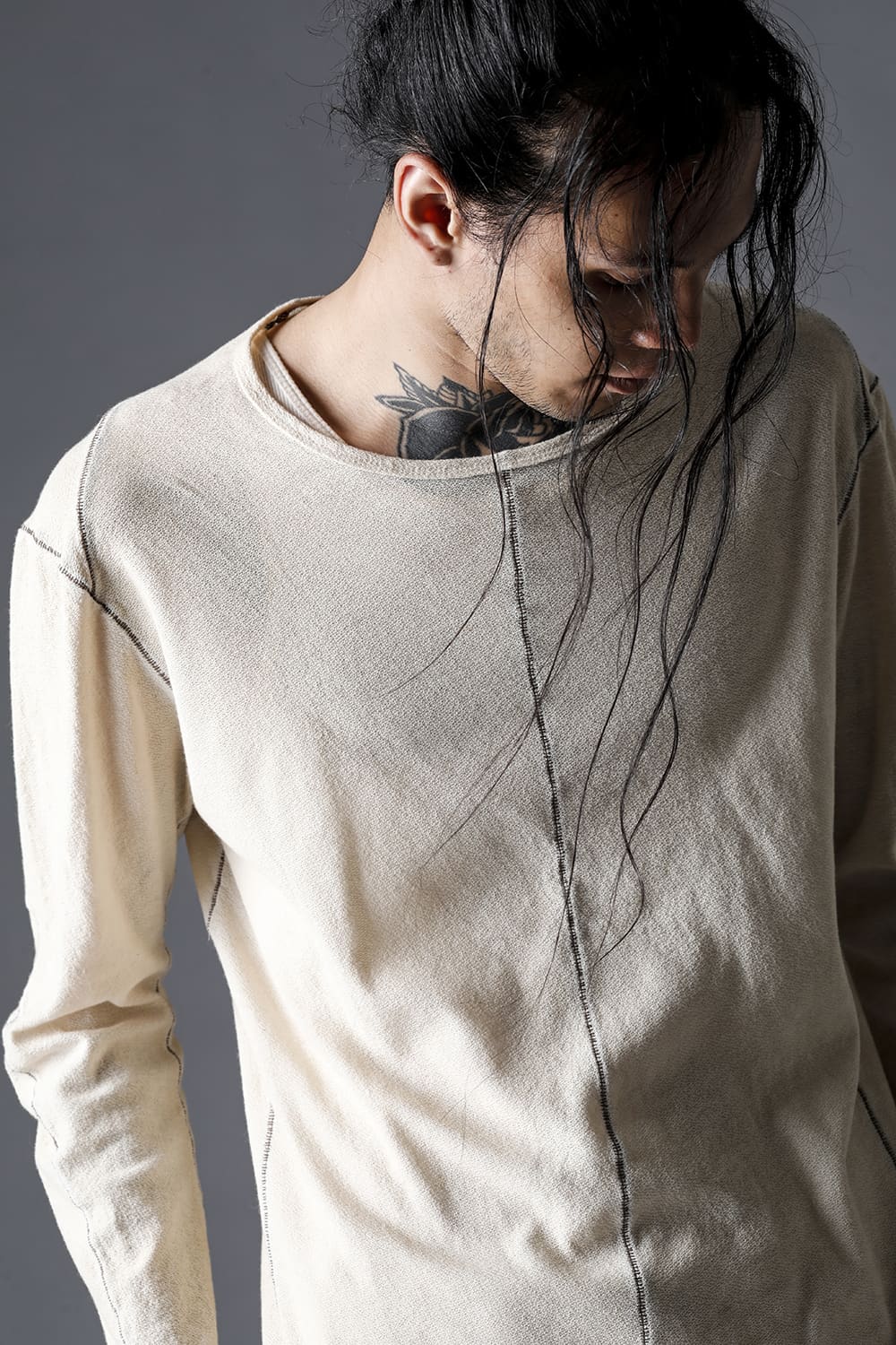 ローゲージコットンジャージーコールドダイロングスリーブTシャツ ダスティホワイト