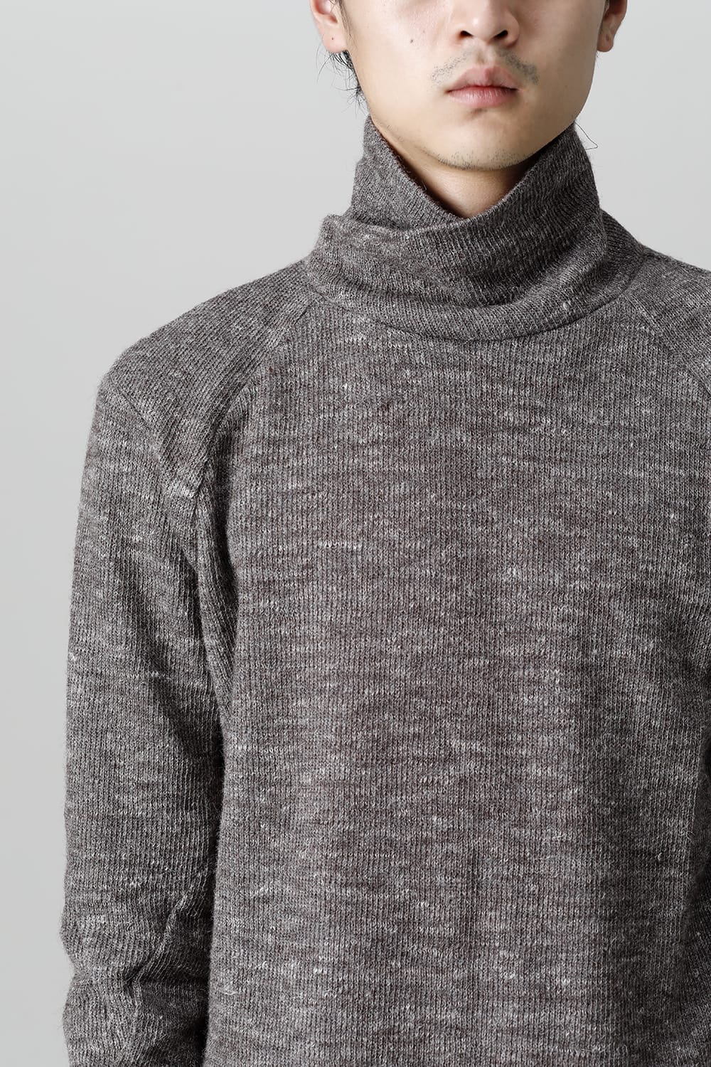 Shetland wool and linen knitted high neck long sleeve T-shirt  Brown