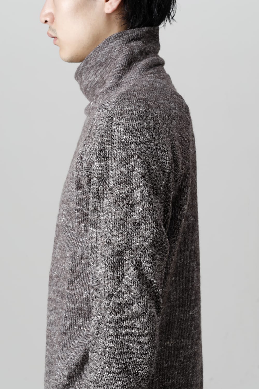 Shetland wool and linen knitted high neck long sleeve T-shirt  Brown