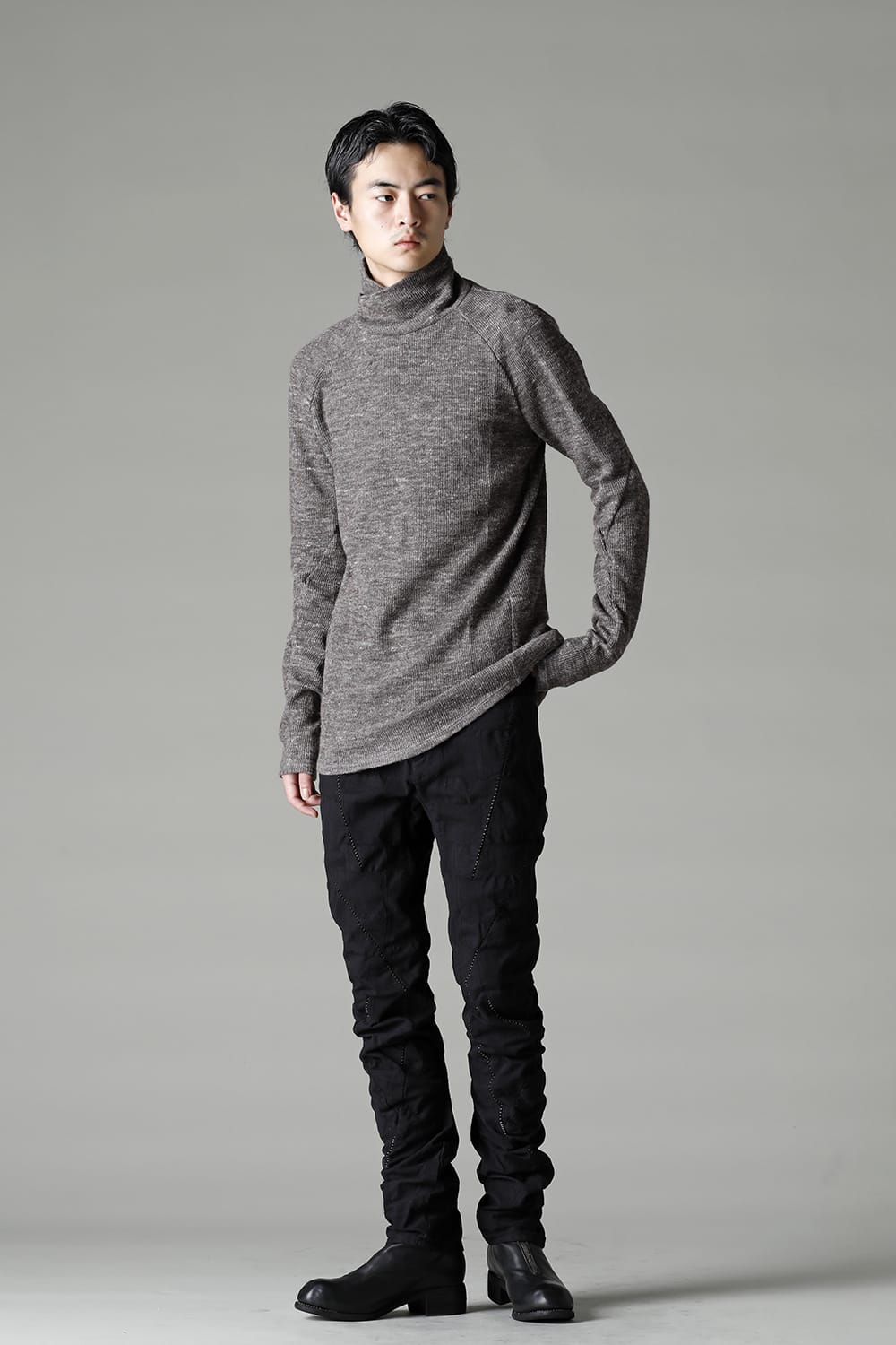 Shetland wool and linen knitted high neck long sleeve T-shirt  Brown