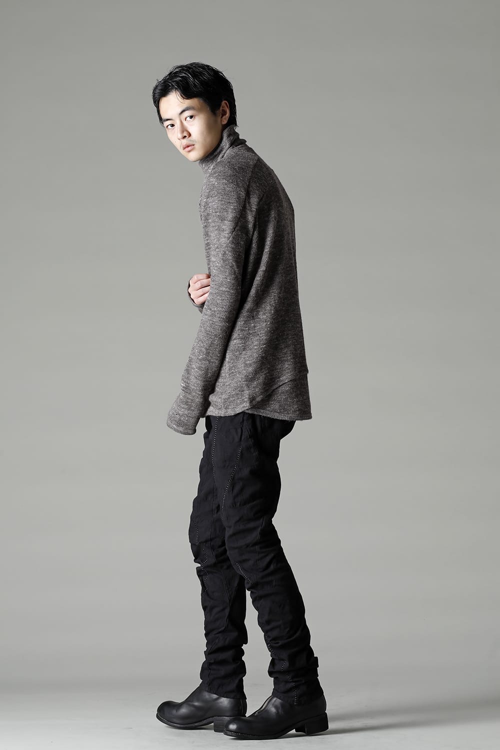 Shetland wool and linen knitted high neck long sleeve T-shirt  Brown