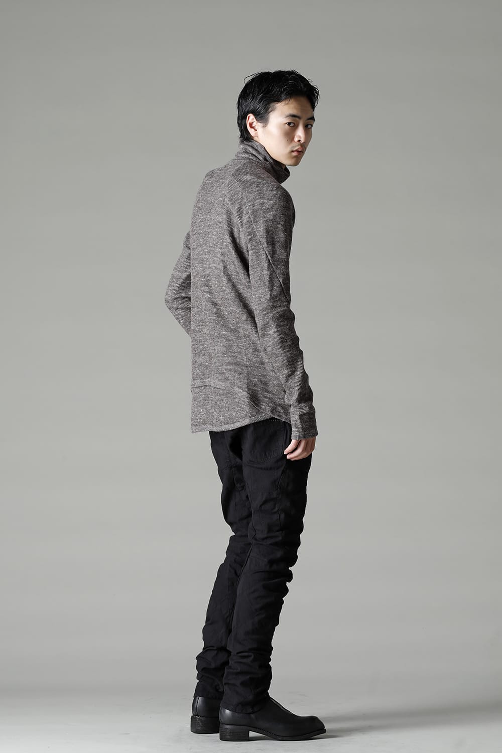 Shetland wool and linen knitted high neck long sleeve T-shirt  Brown