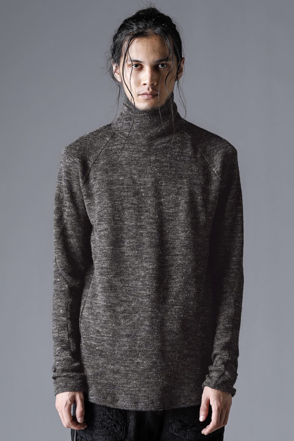 Shetland wool and linen knitted high neck long sleeve T-shirt  Brown