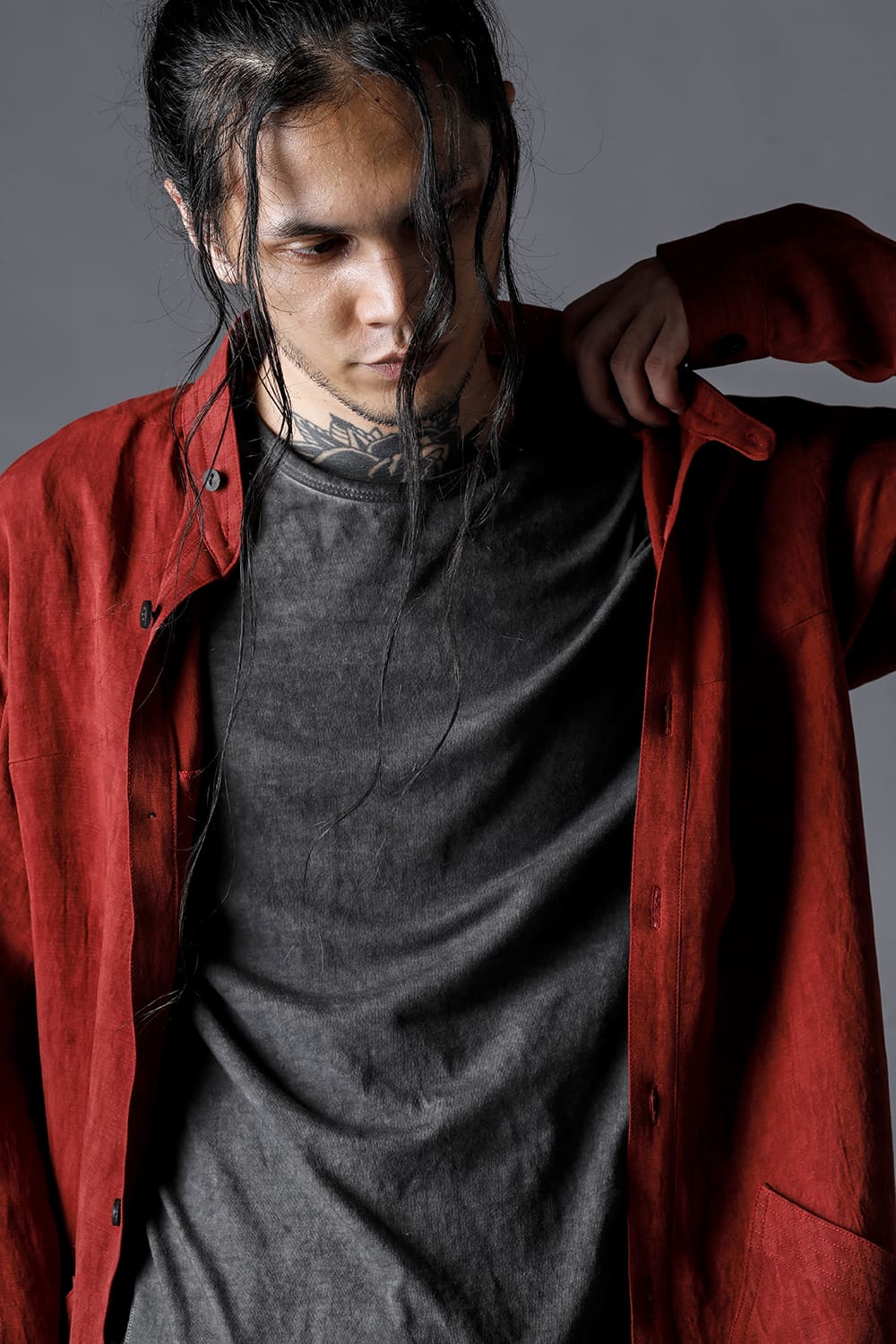 リネン×レーヨン塩縮染ロングワーキングシャツ チャコール