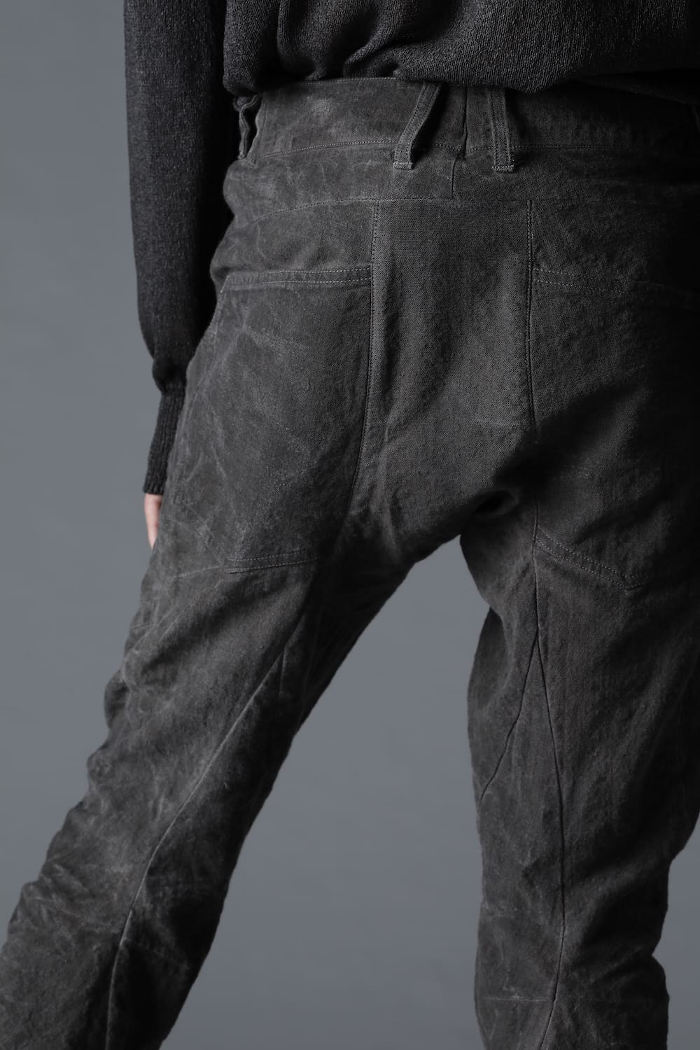 コットン×リネンランダムディンプルストレッチツイストカーブスリムパンツ  マッドブラウン