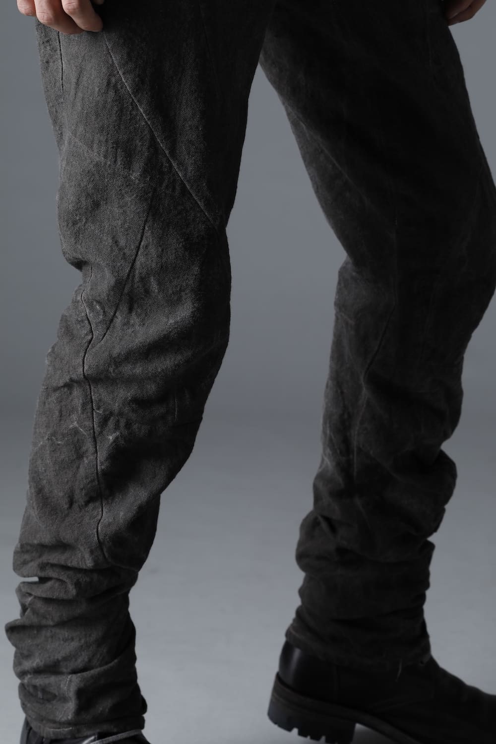 コットン×リネンランダムディンプルストレッチツイストカーブスリムパンツ  マッドブラウン