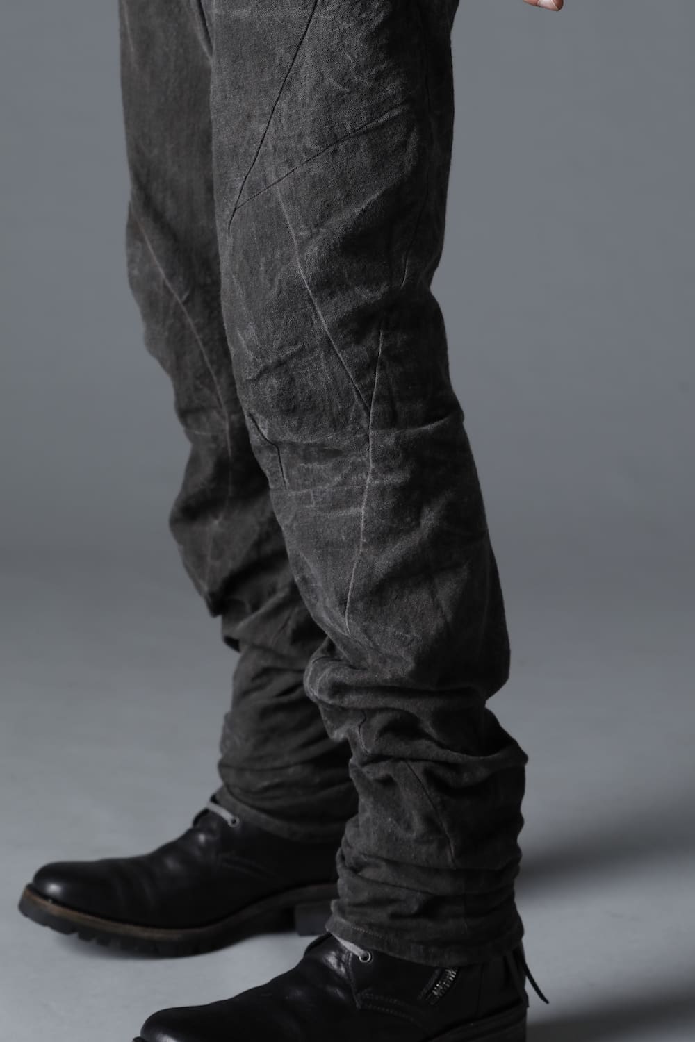 コットン×リネンランダムディンプルストレッチツイストカーブスリムパンツ  マッドブラウン