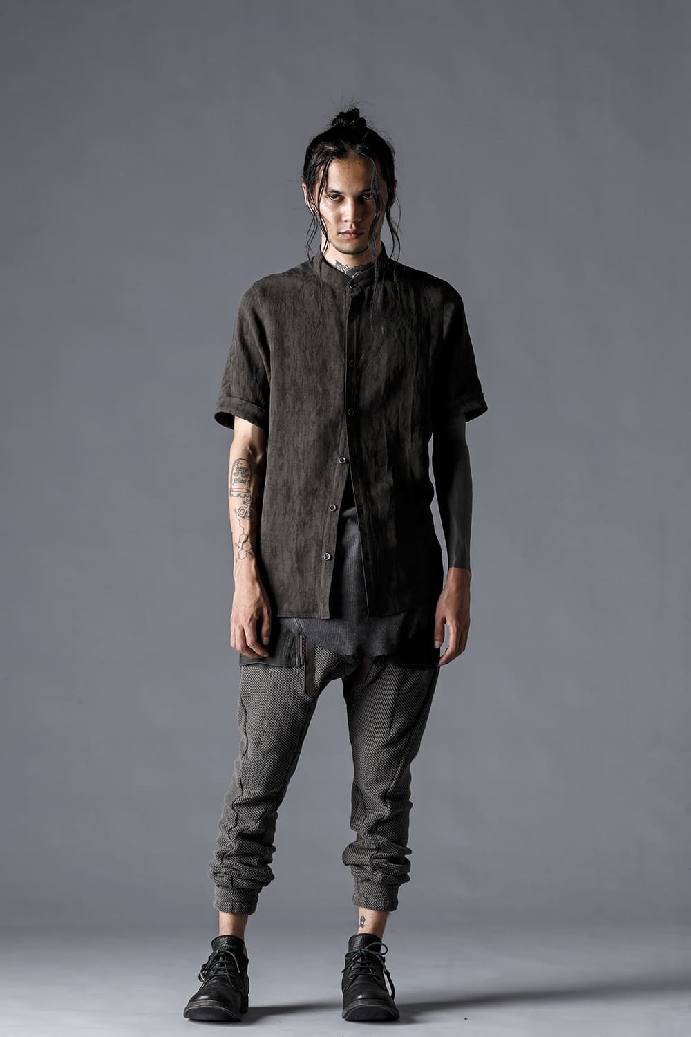 Linen And Rayon Salt Shrink-Dyed Short-Sleeved Banded Collar Shirt Charcoal