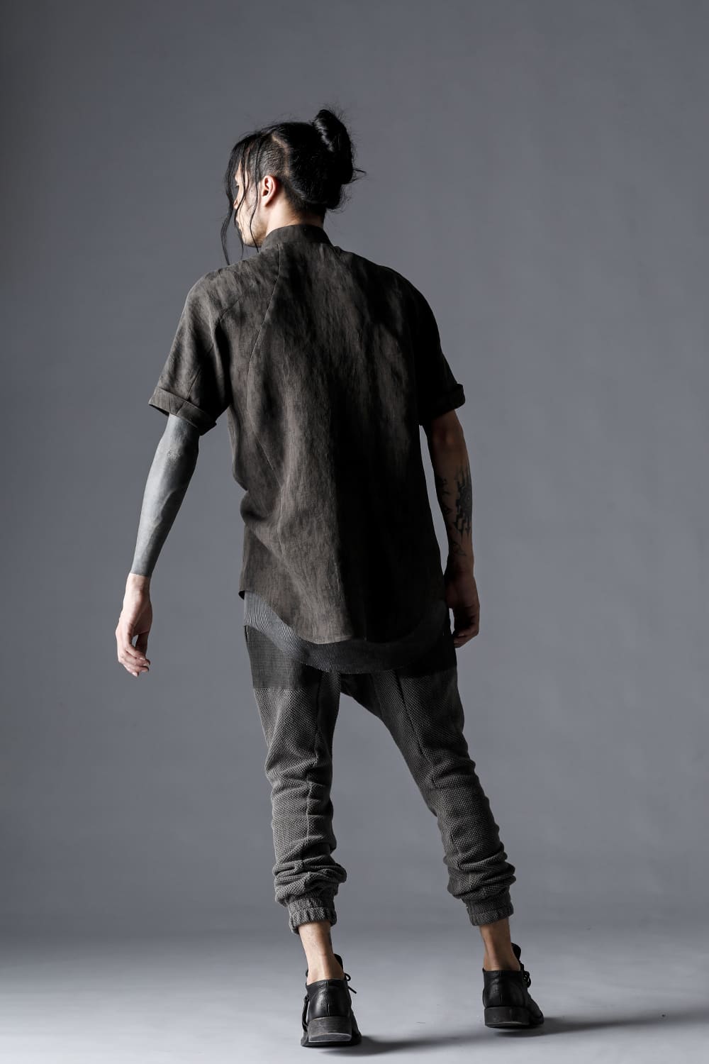 Linen And Rayon Salt Shrink-Dyed Short-Sleeved Banded Collar Shirt Charcoal
