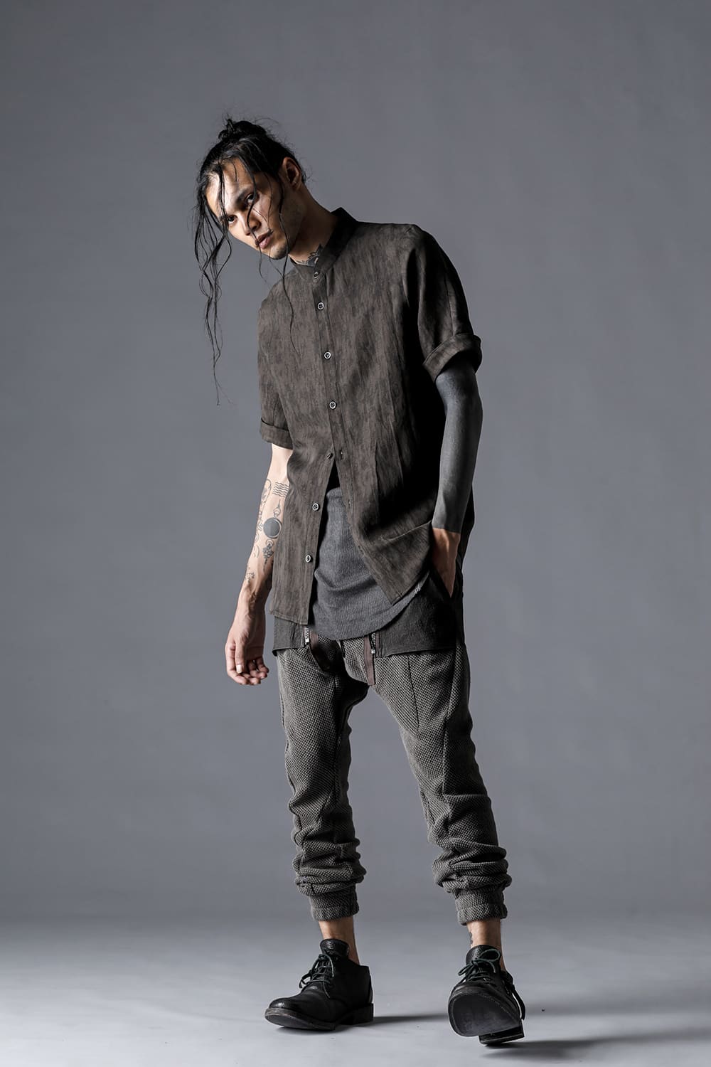 Linen And Rayon Salt Shrink-Dyed Short-Sleeved Banded Collar Shirt Charcoal