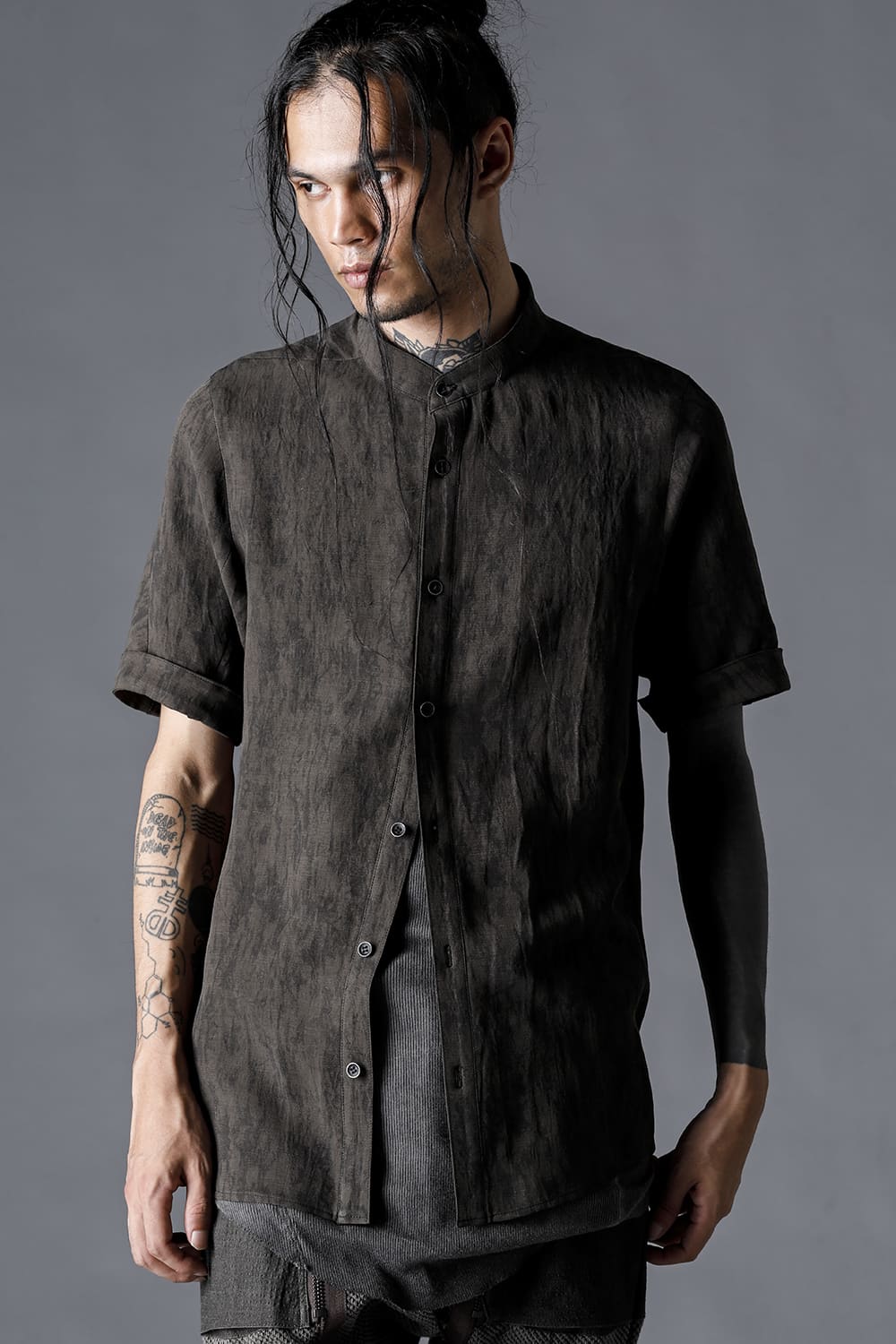 Linen And Rayon Salt Shrink-Dyed Short-Sleeved Banded Collar Shirt Charcoal