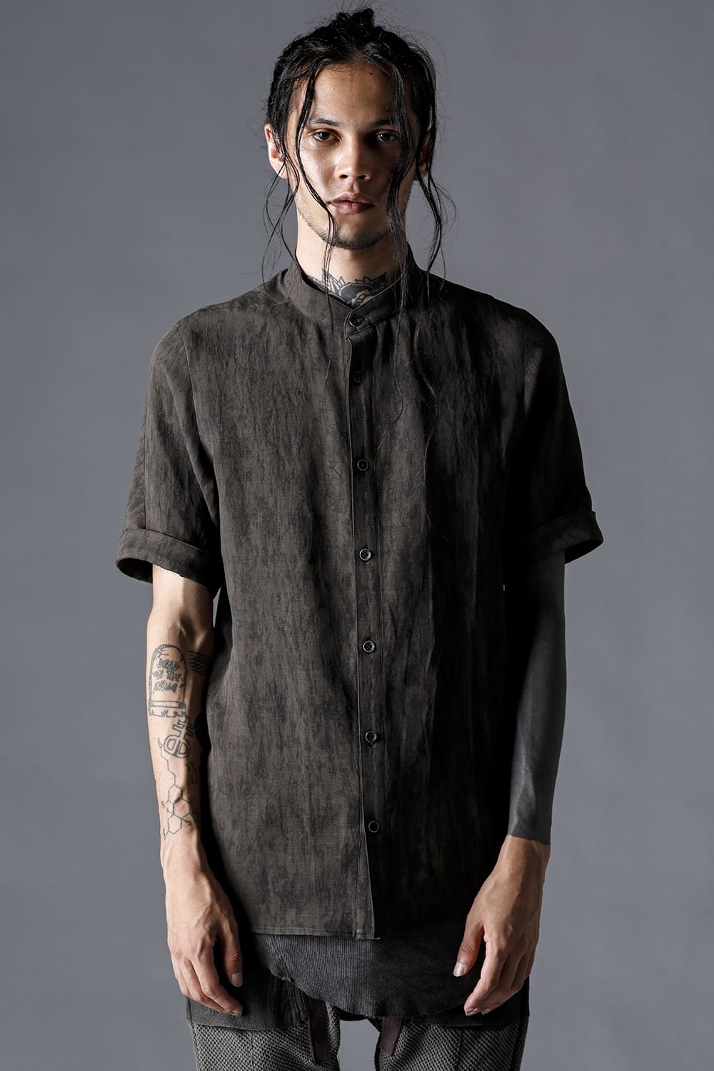 Linen And Rayon Salt Shrink-Dyed Short-Sleeved Banded Collar Shirt Charcoal